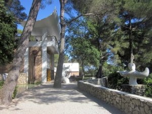 Fondation Maeght. Foto: By Waterborough (Own work) [CC BY-SA 3.0 (http://creativecommons.org/licenses/by-sa/3.0)], via Wikimedia Commons