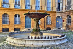 Brunnen auf der Place d’Albertas in Aix-en-Provence