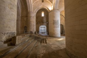 Die Alyscamps ist eine antike Nekropole am südöstlichen Rand der Altstadt von Arles.