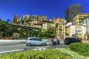 Im wunderschönen Monaco stehen viele, allerdings auch sehr teure Hotels bereit.