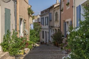 Die wunderschöne Stadt Arles befindet sich nur rund 25 Kilometer vom Mittelmeer entfernt.