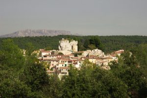 Bouc-Bel-Air liegt 13 Kilometer von Aix-en-Provence entfernt.