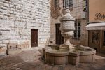 Der Brunnen der Peyra im Herzen der Altstadt steht unter Denkmalschutz.