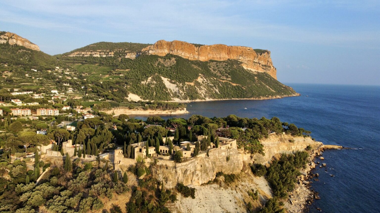 Cassis in Frankreich: Calanques, Strände & Tipps