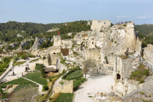 Ruinen des Château des Baux auf dem Kalksteinfelsen von Les Baux-de-Provence