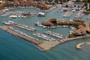 Luftaufnahme von Port Cogolin und Les Marines de Cogolin am Golf von Saint-Tropez