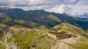 Fort Central am Col de Tende mit weitem Blick über die Alpen