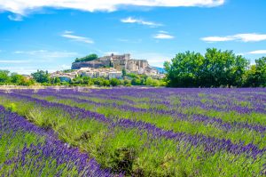 Gordes ist eine französische Gemeinde im Département Vaucluse in der Region Provence-Alpes-Côte d’Azur.