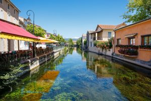 Die zahlreichen Kanäle in L’Isle-sur-la-Sorgue verschafften der Stadt in der Provence den Namen Venedig des Comtat.