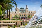 Das Casino de Monte-Carlo ist eines der berühmtesten und luxuriösesten Casinos weltweit, gelegen im Fürstentum Monaco.