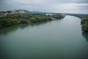 Blick über die Rhône zwischen Tarascon und Beaucaire