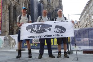Start der whatsalp-Alpentour mit dem Kernteam Christian Baumgartner, Harry Spiess und Dominik Siegrist in Wien. Foto: whatsalp.org